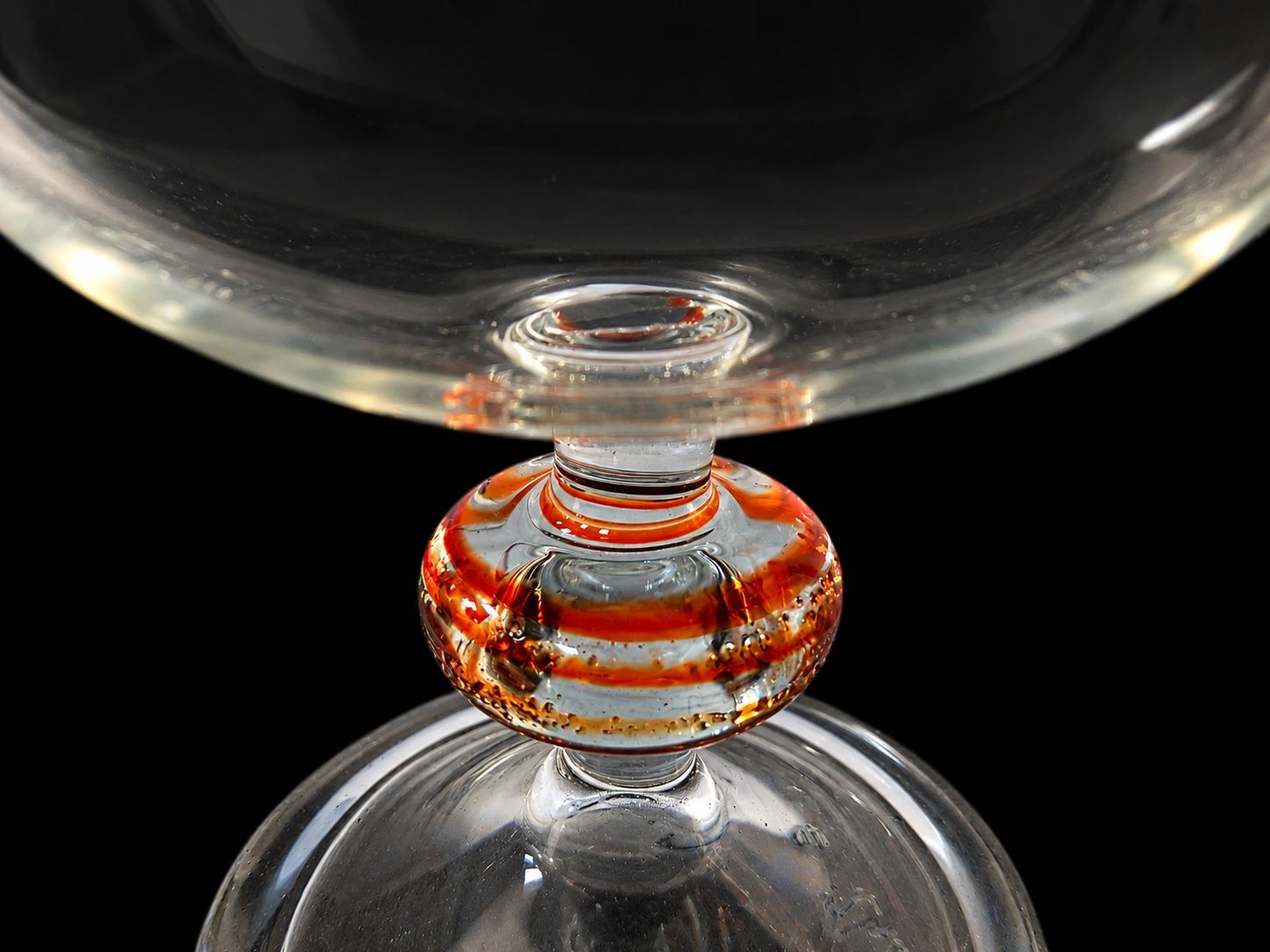Whiskyglas "Steffen", mundgeblasen mit rotem Akzent ca. 13 cm hoch