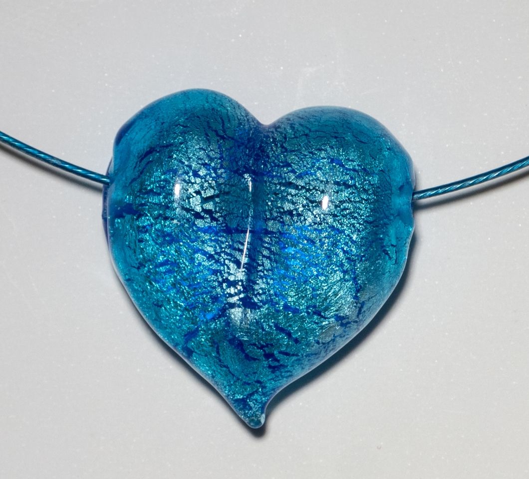 Glas-Herz-Perle Türkis auf Blattweißgold ca. 3 cm, Halsreif Exklusive GlasSchmuck Linie DORIT Glas-Herz-Perle Türkis auf Blattweißgold ca. 3 cm, Halsreif Exklusive GlasSchmuck Linie DORIT