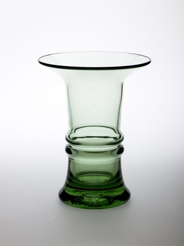 Original Thüringer Waldglas AGATHA, groß Rillenvase, Höhe ca. 22 cm Original Thüringer Waldglas AGATHA, groß Rillenvase, Höhe ca. 22 cm