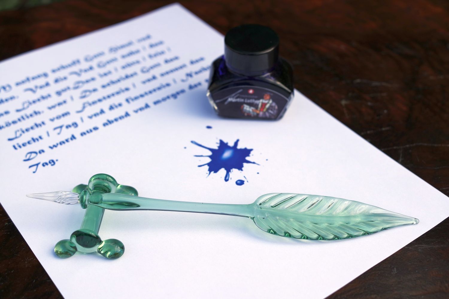 Glasfeder Geschenkset MARTIN LUTHER in Geschenkbox inklusive Glasfeder, Tinte und Glasfederablage Glasfeder Geschenkset MARTIN LUTHER in Geschenkbox inklusive Glasfeder, Tinte und Glasfederablage