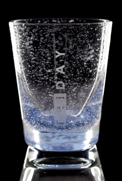 B DAY glass®...Hellblau - Freitag Höhe 9 cm, aktuell nur ohne Gravur (Vorname & Geburtsdatum)