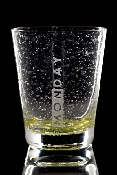 B DAY glass®.......Gelb - Montag Höhe 9 cm, aktuell nur ohne Gravur (Vorname & Geburtsdatum)